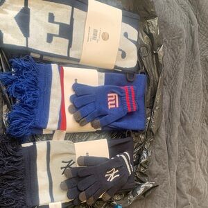 NY GIANTS NY YANKEES NY ISLANDERS SCARF AND GLOVES SETS